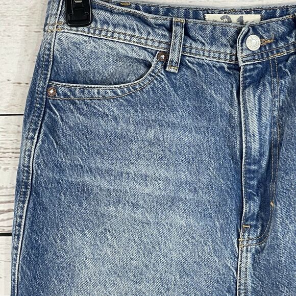 We The Free People SZ 31 Mom Jeans High-Rise Raw Stacked Hems Faded Pockets Blue - Picture 2 of 11
